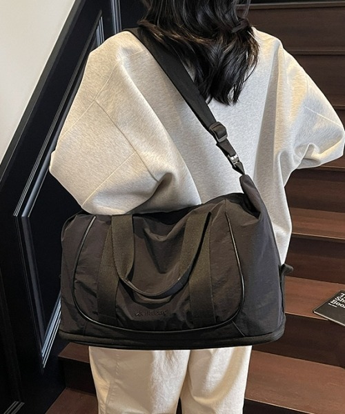 gossip!ロサンゼルス(ゴシップロサンゼルス)の「【Y2K】大容量2WAYトラベルバッグ(拡張可能+9cm/ショルダー&ハンド)(ショルダーバッグ・レディース・ライトグレー/キャメル/ブラック・FREE)」の4枚目の写真