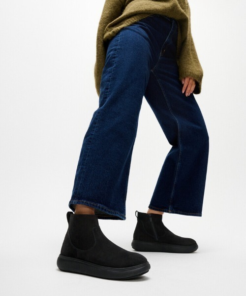 fitflop(フィットフロップ)の「iQ-COMFF SUEDE ZIP ANKLE BOOTS / iQ-COMFF スエード ジップ アンクル ブーツ(ブーツ・レディース・ブラック/ベージュ・25cm/24cm/23cm/22cm)」の5枚目の写真