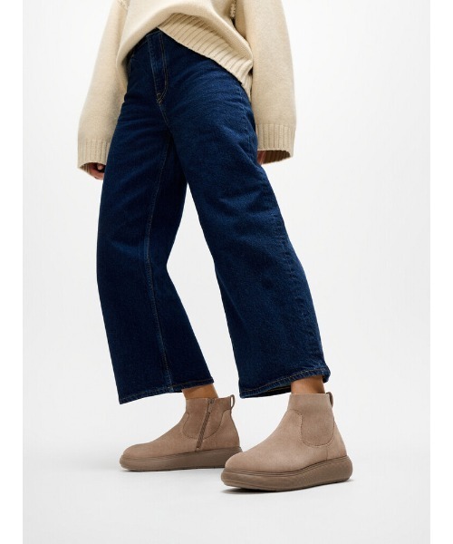 fitflop(フィットフロップ)の「iQ-COMFF SUEDE ZIP ANKLE BOOTS / iQ-COMFF スエード ジップ アンクル ブーツ(ブーツ・レディース・ブラック/ベージュ・25cm/24cm/23cm/22cm)」の12枚目の写真