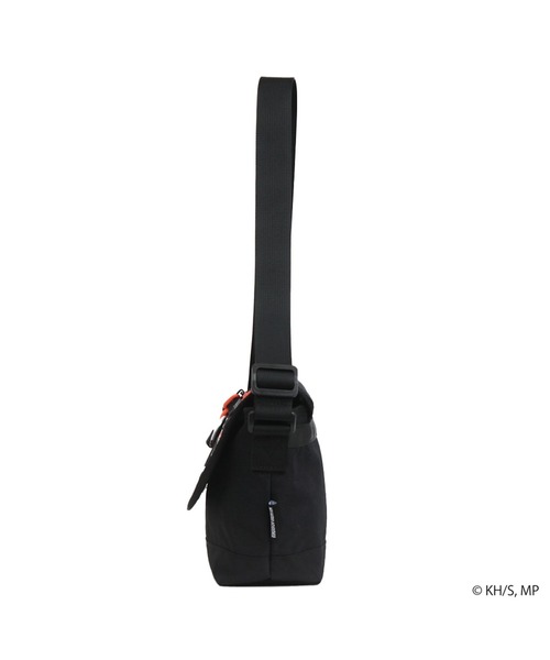 OUTDOOR PRODUCTS(アウトドアプロダクツ)の「【僕のヒーローアカデミア×OUTDOOR PRODUCTS】 缶バッチ付きフラップショルダー(ショルダーバッグ・レディース・グレー/ターコイズブルー/スカイブルー/オレンジ・FREE)」の12枚目の写真