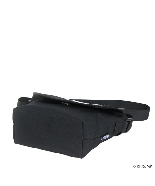 OUTDOOR PRODUCTS(アウトドアプロダクツ)の「【僕のヒーローアカデミア×OUTDOOR PRODUCTS】 缶バッチ付きフラップショルダー(ショルダーバッグ・レディース・グレー/ターコイズブルー/スカイブルー/オレンジ・FREE)」の14枚目の写真