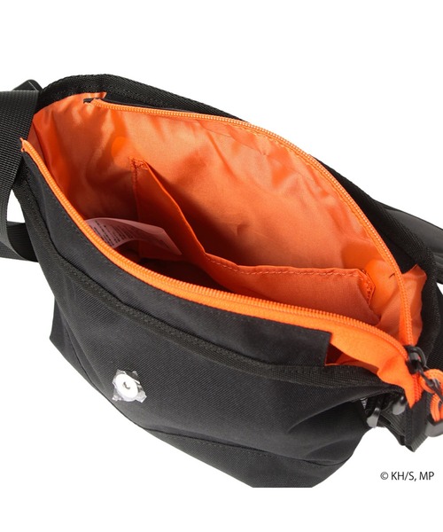 OUTDOOR PRODUCTS(アウトドアプロダクツ)の「【僕のヒーローアカデミア×OUTDOOR PRODUCTS】 缶バッチ付きフラップショルダー(ショルダーバッグ・レディース・グレー/ターコイズブルー/スカイブルー/オレンジ・FREE)」の17枚目の写真