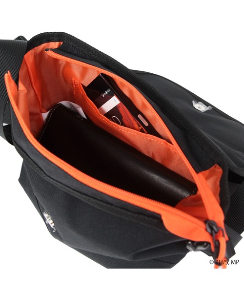 OUTDOOR PRODUCTS(アウトドアプロダクツ)の「【僕のヒーローアカデミア×OUTDOOR PRODUCTS】 缶バッチ付きフラップショルダー(ショルダーバッグ・レディース・グレー/ターコイズブルー/スカイブルー/オレンジ・FREE)」の18枚目の写真