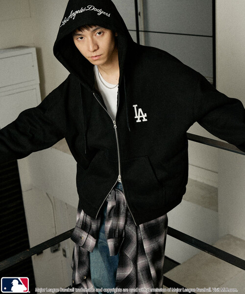 MLB(メジャーリーグベースボール)の「MLB/メジャーリーグベースボール 別注 SWEAT ZIP HOODIE/ジップアップパーカー(限定展開)(パーカー・メンズ・アッシュグレー/ブラウン/ブラック・LARGE/MEDIUM/SMALL)」の10枚目の写真