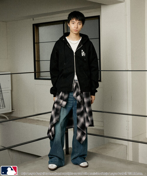 MLB(メジャーリーグベースボール)の「MLB/メジャーリーグベースボール 別注 SWEAT ZIP HOODIE/ジップアップパーカー(限定展開)(パーカー・メンズ・アッシュグレー/ブラウン/ブラック・LARGE/MEDIUM/SMALL)」の13枚目の写真