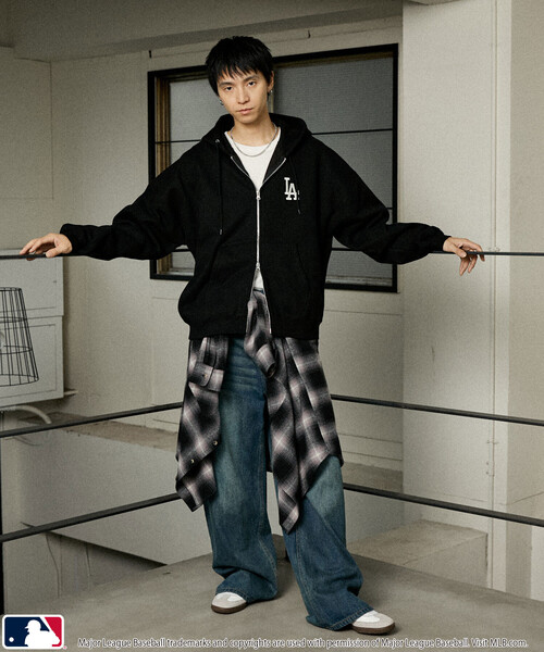 MLB(メジャーリーグベースボール)の「MLB/メジャーリーグベースボール 別注 SWEAT ZIP HOODIE/ジップアップパーカー(限定展開)(パーカー・メンズ・アッシュグレー/ブラウン/ブラック・LARGE/MEDIUM/SMALL)」の14枚目の写真