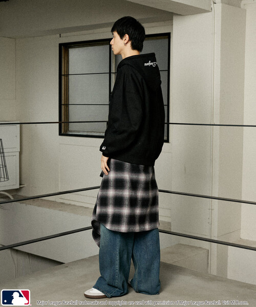 MLB(メジャーリーグベースボール)の「MLB/メジャーリーグベースボール 別注 SWEAT ZIP HOODIE/ジップアップパーカー(限定展開)(パーカー・メンズ・アッシュグレー/ブラウン/ブラック・LARGE/MEDIUM/SMALL)」の15枚目の写真
