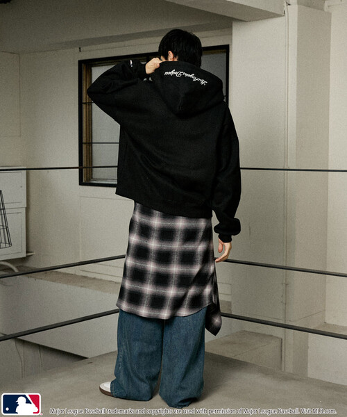 MLB(メジャーリーグベースボール)の「MLB/メジャーリーグベースボール 別注 SWEAT ZIP HOODIE/ジップアップパーカー(限定展開)(パーカー・メンズ・アッシュグレー/ブラウン/ブラック・LARGE/MEDIUM/SMALL)」の16枚目の写真