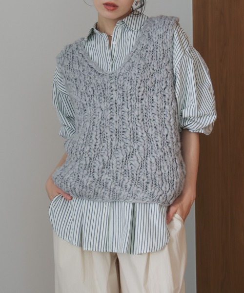 Bou Jeloud(ブージュルード)の「ハンドニットVベスト(ベスト・レディース・ブラック/グレー/オフホワイト・38)」の1枚目の写真