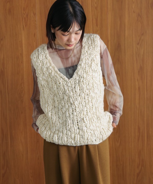 Bou Jeloud(ブージュルード)の「ハンドニットVベスト(ベスト・レディース・ブラック/グレー/オフホワイト・38)」の2枚目の写真