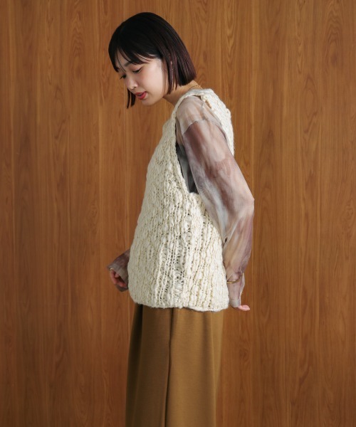 Bou Jeloud(ブージュルード)の「ハンドニットVベスト(ベスト・レディース・ブラック/グレー/オフホワイト・38)」の4枚目の写真