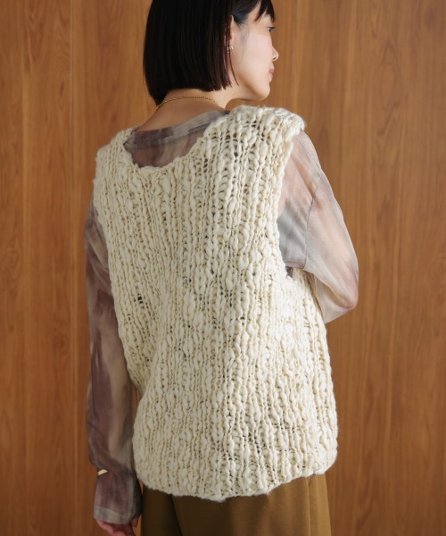 Bou Jeloud(ブージュルード)の「ハンドニットVベスト(ベスト・レディース・ブラック/グレー/オフホワイト・38)」の11枚目の写真