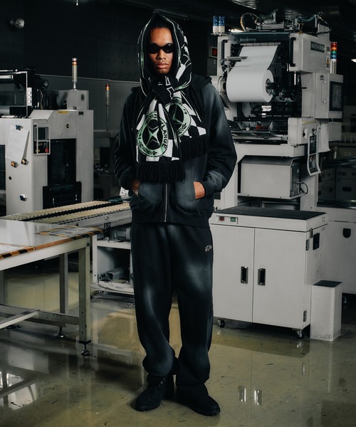 XLARGE（エクストララージ）の「SPRAY DYED ZIP UP HOODED SWEATSHIRT（パーカー・メンズ・ブラック/オフホワイト/ネイビー・S/M/L/XL）」の4枚目の写真