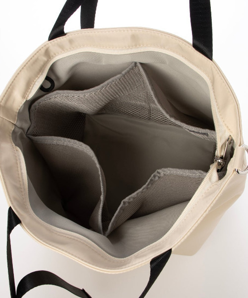 cache cache(カシュ カシュ)の「カシュカシュ cachecache / チャームセット付きナイロン2wayトートバッグ(トートバッグ・レディース・ブラック/アイボリー/ブラウン・FREE)」の6枚目の写真
