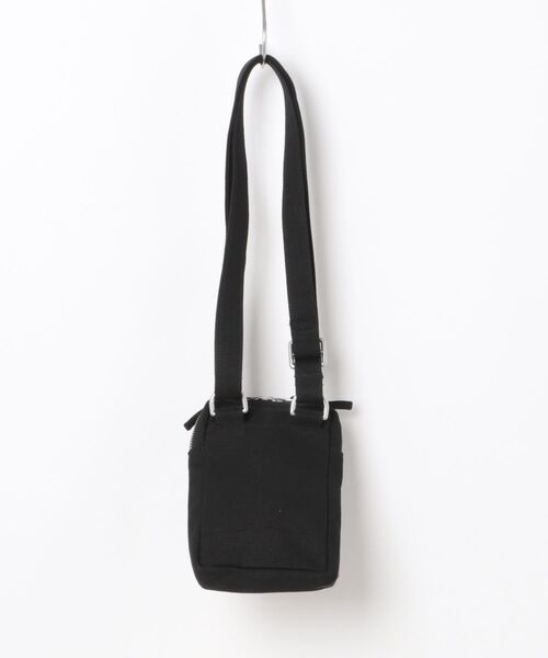 Carhartt WIP（カーハートダブリューアイピー）の「【Carhartt WIP / カーハートダブリューアイピー】ELFORD SHOULDER POUCH（ショルダーバッグ・メンズ・ブラック・SMALL）」の2枚目の写真