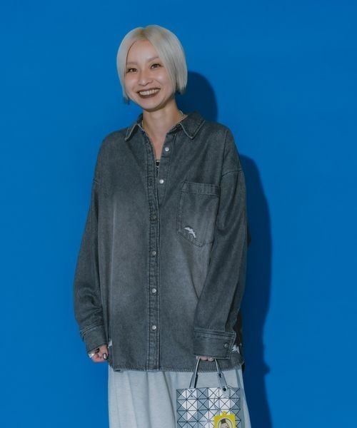 JEANASIS（ジーナシス）の「【みきのすけ企画】ライトオンスデニムシャツ/595523（シャツ/ブラウス・レディース・ブルー/ブラック/ホワイト系その他・FREE）」の14枚目の写真