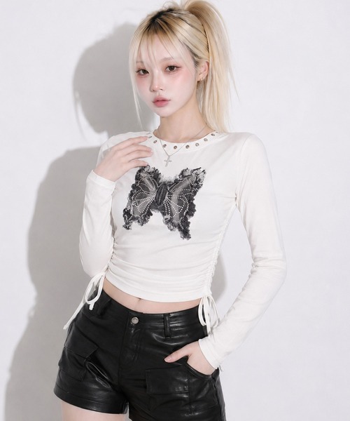 .KOM(ドットコム)の「『.KOM/ドットケーオーエム』バタフライアップリケサイドギャザー長袖Tシャツ【GC】(Tシャツ/カットソー・レディース・ブラック/ホワイト/グレー・FREE)」の4枚目の写真