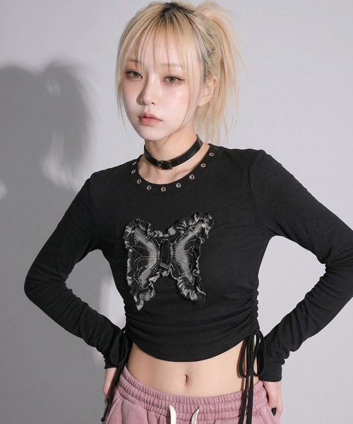.KOM(ドットコム)の「『.KOM/ドットケーオーエム』バタフライアップリケサイドギャザー長袖Tシャツ【GC】(Tシャツ/カットソー・レディース・ブラック/ホワイト/グレー・FREE)」の5枚目の写真