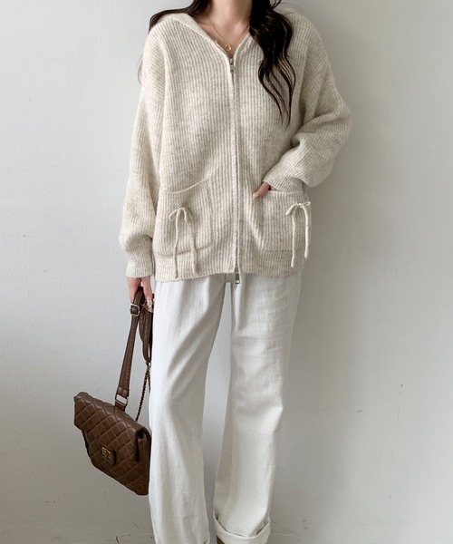 Maison Calme（メゾンカルム）の「ふんわりニットダブルジップアップフードパーカー　リボンポケット（ニット/セーター・レディース・ネイビー/ホワイト/グレー・F）」の10枚目の写真