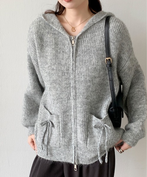 Maison Calme（メゾンカルム）の「ふんわりニットダブルジップアップフードパーカー　リボンポケット（ニット/セーター・レディース・ネイビー/ホワイト/グレー・F）」の5枚目の写真
