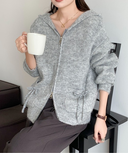 Maison Calme（メゾンカルム）の「ふんわりニットダブルジップアップフードパーカー　リボンポケット（ニット/セーター・レディース・ネイビー/ホワイト/グレー・F）」の6枚目の写真