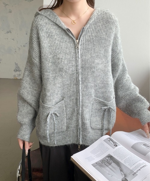 Maison Calme（メゾンカルム）の「ふんわりニットダブルジップアップフードパーカー　リボンポケット（ニット/セーター・レディース・ネイビー/ホワイト/グレー・F）」の19枚目の写真
