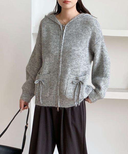 Maison Calme（メゾンカルム）の「ふんわりニットダブルジップアップフードパーカー　リボンポケット（ニット/セーター・レディース・ネイビー/ホワイト/グレー・F）」の20枚目の写真