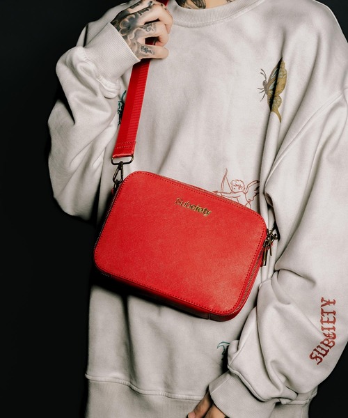Subciety（サブサエティ）の「Leather shoulder bag（ショルダーバッグ・メンズ・ブラック/レッド・FREE）」の3枚目の写真