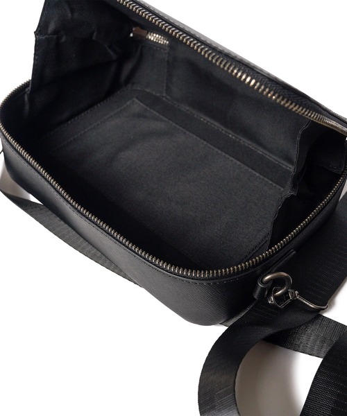 Subciety（サブサエティ）の「Leather shoulder bag（ショルダーバッグ・メンズ・ブラック/レッド・FREE）」の11枚目の写真