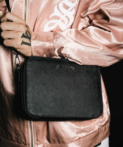 Subciety（サブサエティ）の「Leather shoulder bag（ショルダーバッグ・メンズ・ブラック/レッド・FREE）」の19枚目の写真