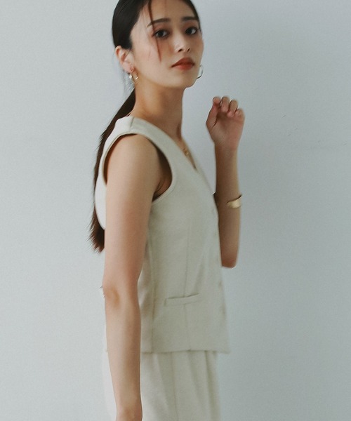AJUGA.(アジュガ)の「フェルトニットVネックジレ(ベスト・レディース・ブラウン/ベージュ・S/M)」の18枚目の写真