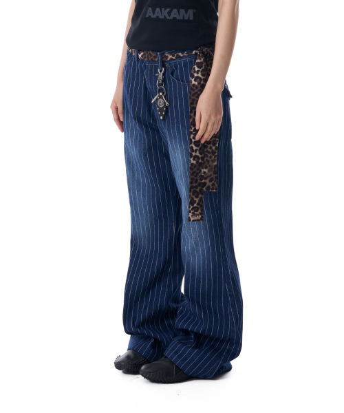 AAKAM(アーカム)の「Striped Flare Denim Pants (Blue)(デニムパンツ・レディース・その他・1/2)」の2枚目の写真