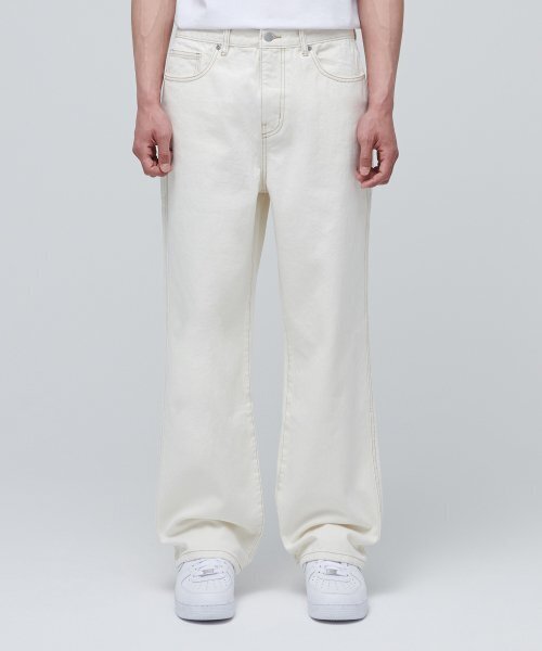 MUSINSA STANDARD（ムシンサスタンダード）の「コントラストステッチレギュラーフィットデニムパンツ[クリーム]（デニムパンツ・メンズ・その他・28/29/32/30/31/33/26/27/40/38/42/36/34）」の2枚目の写真