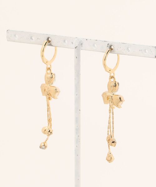 tone(トーン)の「【88eighty-eight】ゆらゆら三つ葉ビジューフープピアス【import】(MA)(ピアス(両耳用)・レディース・ゴールド・FREE)」の5枚目の写真