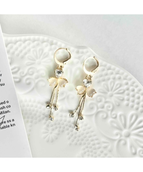 tone(トーン)の「【88eighty-eight】ゆらゆら三つ葉ビジューフープピアス【import】(MA)(ピアス(両耳用)・レディース・ゴールド・FREE)」の2枚目の写真