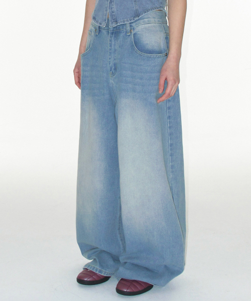 AMESWORLDWIDE（アメスワールドワイド）の「OVERFIT STITCH DENIM PANTS LIGHT BLUE（デニムパンツ・レディース・その他・SMALL/MEDIUM/LARGE）」の2枚目の写真