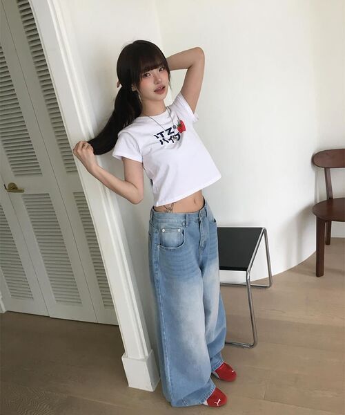 AMESWORLDWIDE（アメスワールドワイド）の「OVERFIT STITCH DENIM PANTS LIGHT BLUE（デニムパンツ・レディース・その他・SMALL/MEDIUM/LARGE）」の17枚目の写真