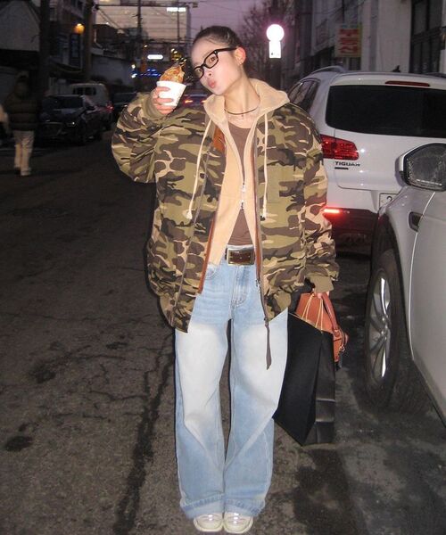 AMESWORLDWIDE（アメスワールドワイド）の「OVERFIT STITCH DENIM PANTS LIGHT BLUE（デニムパンツ・レディース・その他・SMALL/MEDIUM/LARGE）」の21枚目の写真