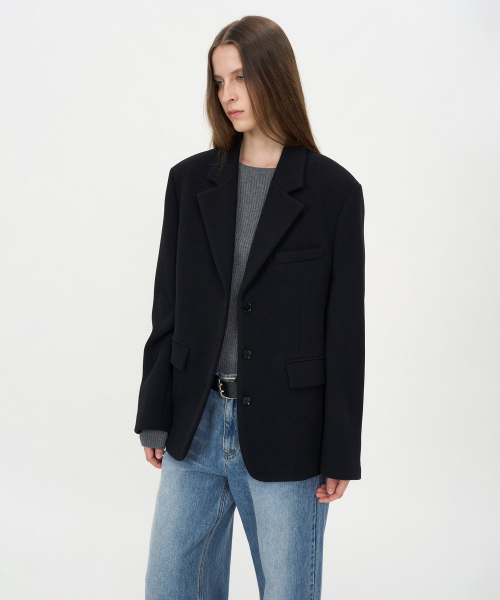 INSILENCE WOMEN(インサイレンスウーマン)の「ウールスリーボタンブレザーBLACK(テーラードジャケット・レディース・その他・SMALL/MEDIUM/X-SMALL)」の2枚目の写真