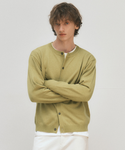 WEDNESDAY OASIS(ウェンズデーオアシス)の「クロップクルーネックニットカーディガン_オリーブ(WC25-KN63)(カーディガン/ボレロ・メンズ・オリーブ・MEDIUM/LARGE)」の2枚目の写真