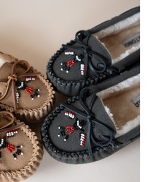 Minnetonka | Cally Thunderbird Animikii(モカシン/デッキシューズ)