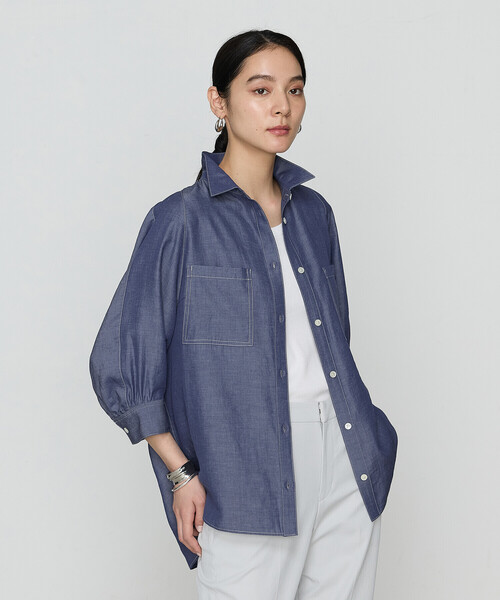 Gabardine K.T(ギャバジンケーティー)の「〔 +サイズ 〕 オトナシャンブレー たっぷりシャツ(シャツ/ブラウス・レディース・ブルー/ネイビー・13号)」の2枚目の写真