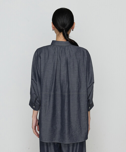 Gabardine K.T(ギャバジンケーティー)の「〔 +サイズ 〕 オトナシャンブレー たっぷりシャツ(シャツ/ブラウス・レディース・ブルー/ネイビー・13号)」の12枚目の写真