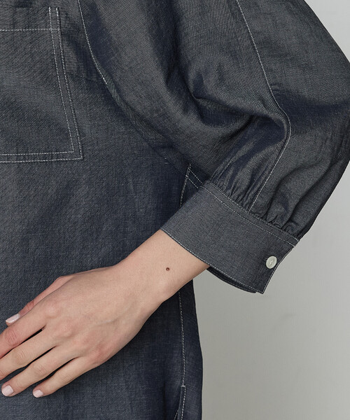 Gabardine K.T(ギャバジンケーティー)の「〔 +サイズ 〕 オトナシャンブレー たっぷりシャツ(シャツ/ブラウス・レディース・ブルー/ネイビー・13号)」の15枚目の写真
