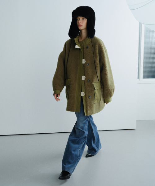 EN OR(エンオール)の「OVERSIZED POCKET FLEECE COAT - KHAKI(チェスターコート・レディース・その他・F)」の4枚目の写真