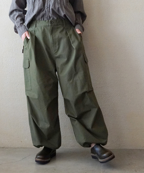 JOURNAL STANDARD LUXE(ジャーナルスタンダード ラックス)の「リップストップ カーゴパンツ(カーゴパンツ・レディース・カーキ/ブラック・MEDIUM/SMALL)」の10枚目の写真