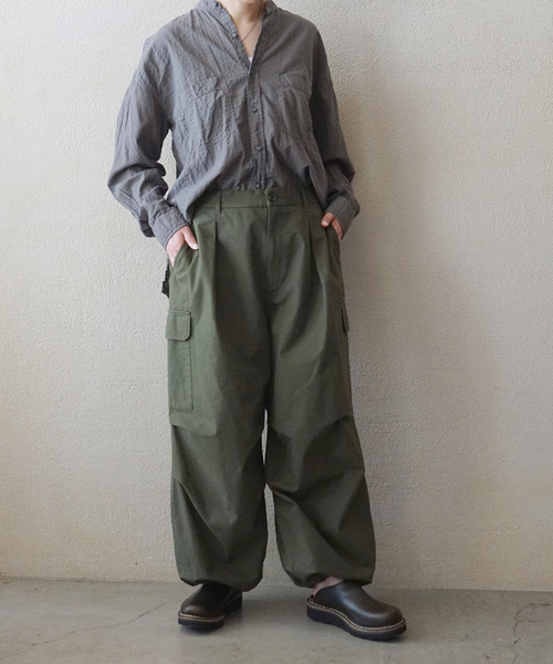 JOURNAL STANDARD LUXE(ジャーナルスタンダード ラックス)の「リップストップ カーゴパンツ(カーゴパンツ・レディース・カーキ/ブラック・MEDIUM/SMALL)」の12枚目の写真