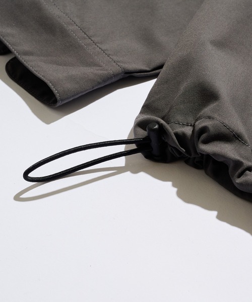 MAISON CLUB(メゾンクラブ)の「【MAISON CLUB】Polyester Nylon Coach Shirt Jacket KKP/ ポリエステルナイロンコーチジャケット(ブルゾン・メンズ・ブラック/グレー/ホワイト・M/L)」の7枚目の写真