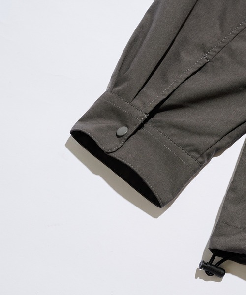 MAISON CLUB(メゾンクラブ)の「【MAISON CLUB】Polyester Nylon Coach Shirt Jacket KKP/ ポリエステルナイロンコーチジャケット(ブルゾン・メンズ・ブラック/グレー/ホワイト・M/L)」の6枚目の写真