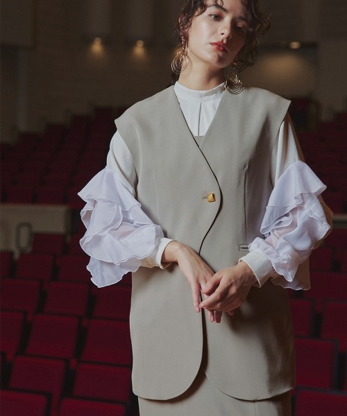 Callarus（カラルス）の「<単品>ラッフルデザイン袖ブラウス〔Callarus〕（シャツ/ブラウス・レディース・ブラック/オフホワイト・S/M/L/LL/3L）」の15枚目の写真